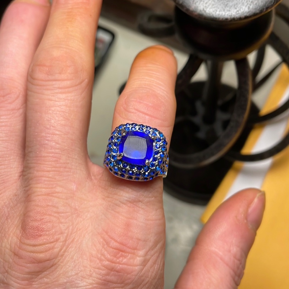Women’s fashion ring